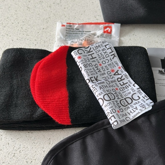 Want Les Essentials Signature Travel Kit NEW - Picture 7 of 8